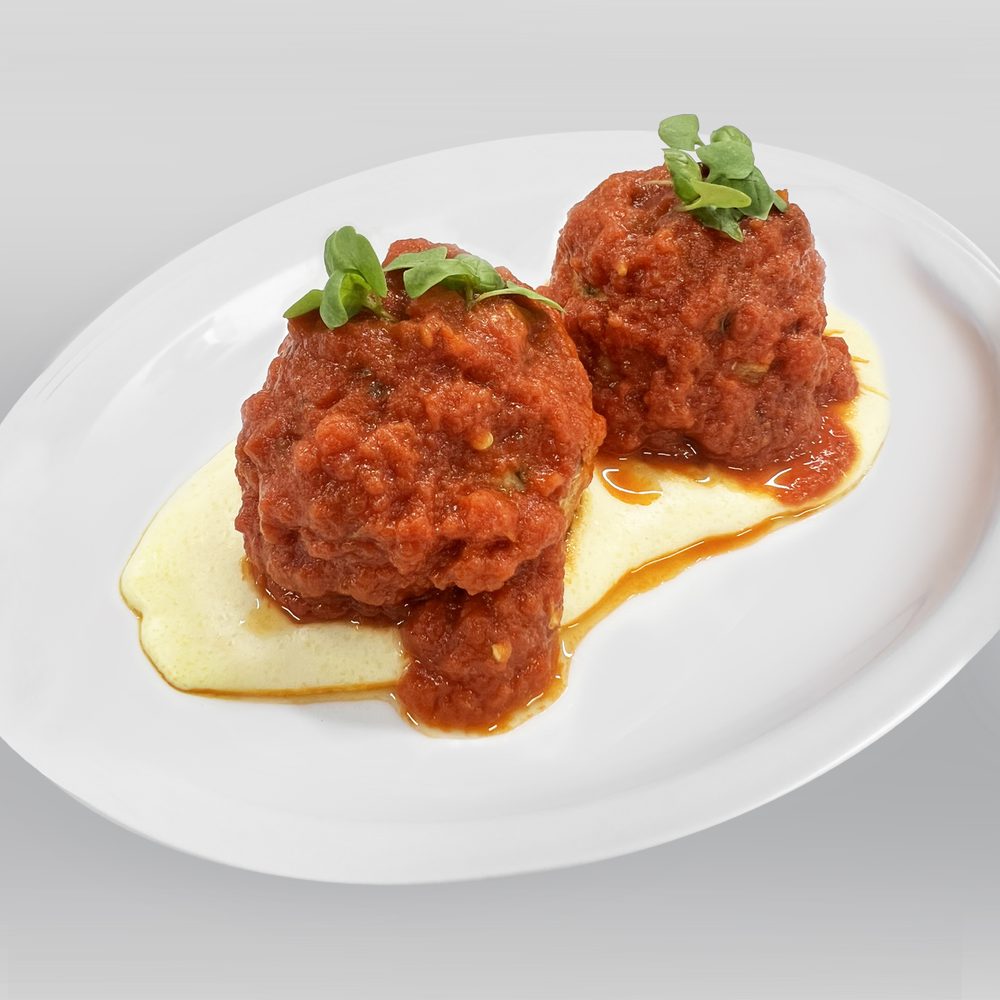 Boulettes de viande de la Nonna Boulettes de viande à l’italienne dans une sauce tomate mijotée, garnies de parmesan et de basilic frais