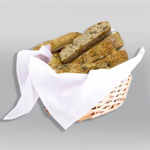 Focaccia rustique dorée, nappée d’huile d’olive et saupoudrée de sel de mer, cuisine italienne